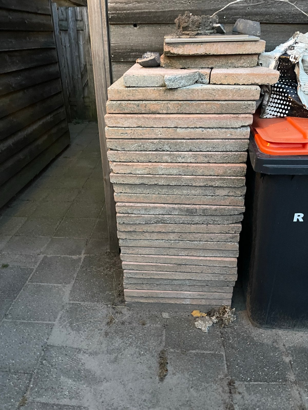 Gebruikte terrastegels GRATIS, Tuin en Terras, Tegels en Klinkers, Ophalen, Gebruikt, 10 m² of meer, Beton