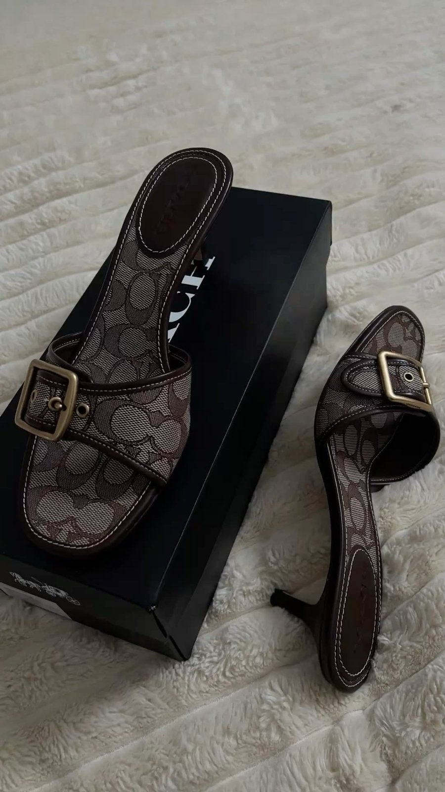 Coach hakken, Ophalen of Verzenden, Zo goed als nieuw, Bruin, Sandalen of Muiltjes
