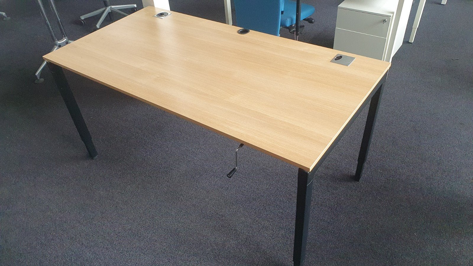 Bureau 4-poot zwart met licht beuken blad en powerunits, Ophalen, Gebruikt, Metaal, In hoogte verstelbaar