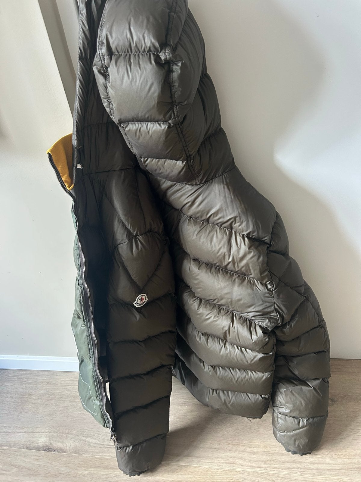 Moncler donsjack - Maat 4 (L), Ophalen of Verzenden, Zo goed als nieuw, Maat 52/54 (L), Groen