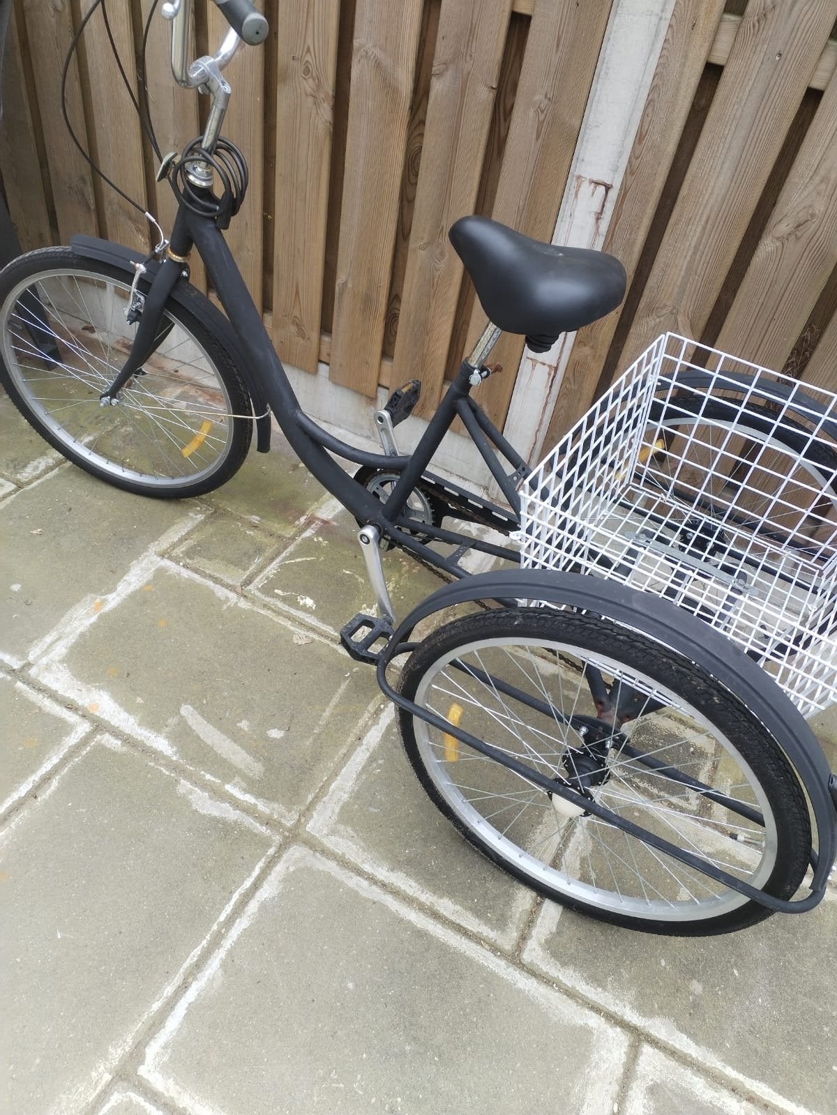 Zwarte driewieler met mand - Ideaal voor boodschappen, Fietsen en Brommers, Fietsen | Driewielfietsen, Ophalen, Gebruikt, Velgrem