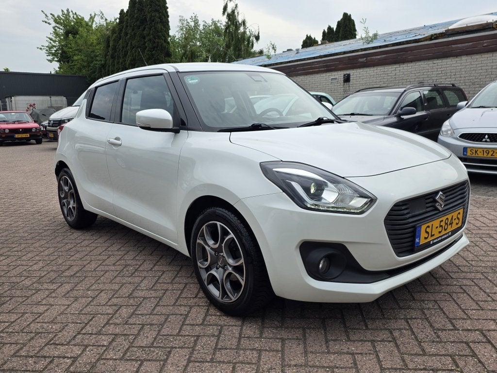 Suzuki Swift 1.2 Stijl navi, keyless, xenon, stoel verw, app, Auto's, Stof, Gebruikt, 4 cilinders, 400 kg