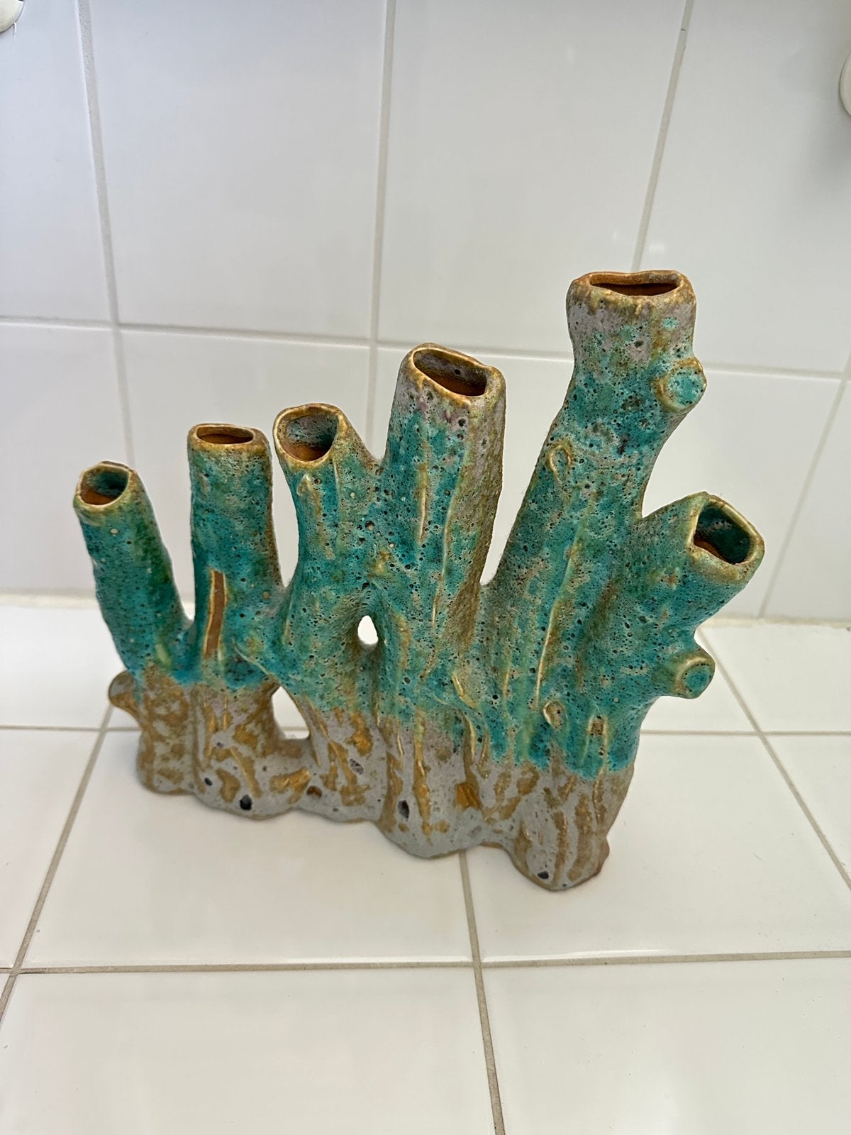 Koraal vaas, Blauw, Aardewerk of Porselein, Ophalen of Verzenden, Zo goed als nieuw