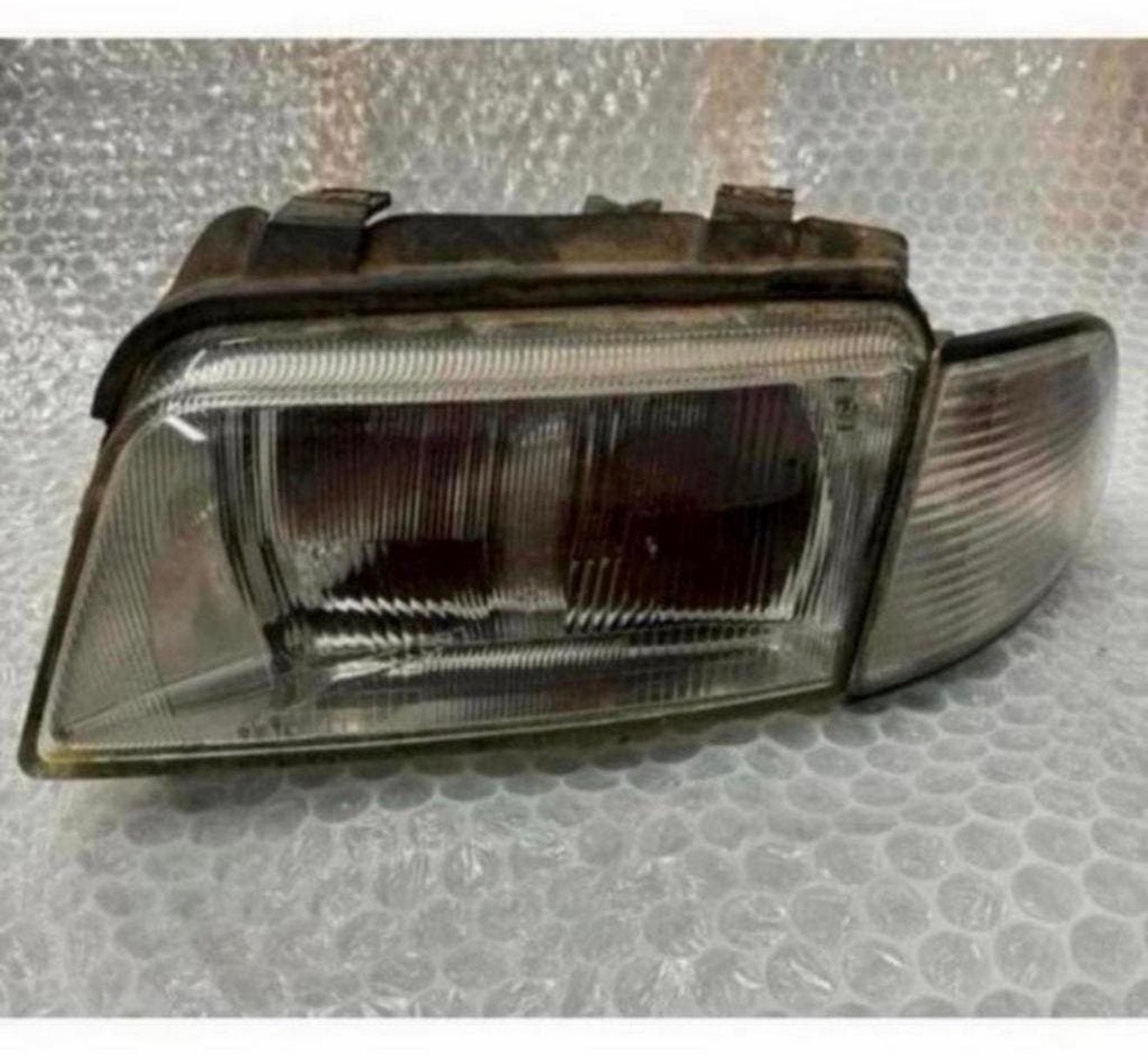 Audi A4 S4 B5 linker koplamp links 8D0941029A + knipperlicht, Gebruikt, Ophalen of Verzenden, H, H