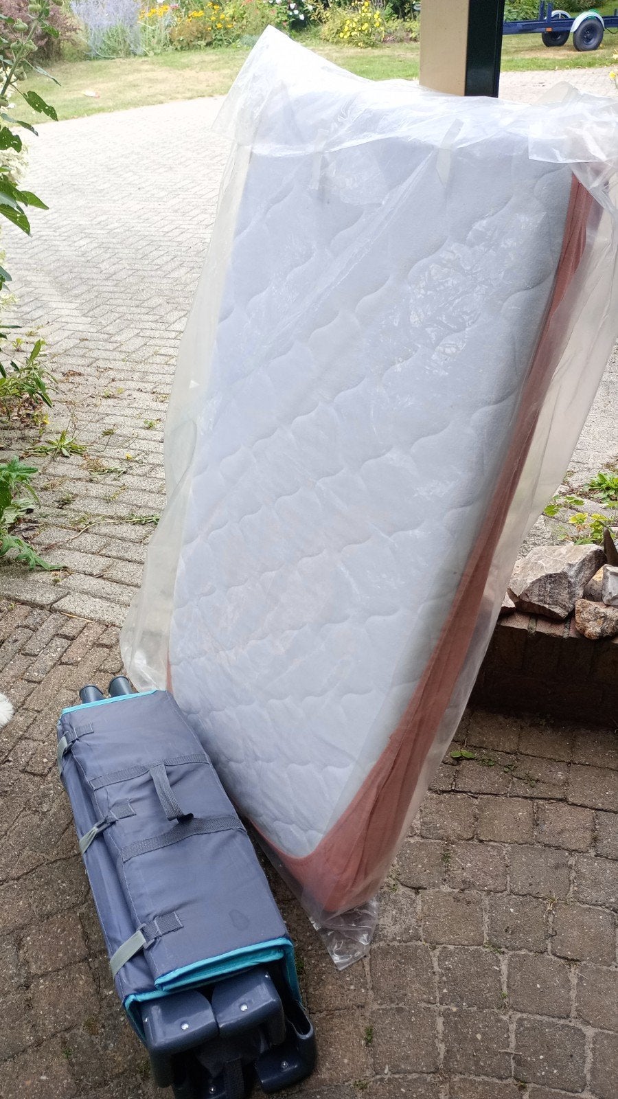 Camping kinderbed met matras, Kinderen en Baby's, Kinderkamer | Bedden, Ophalen of Verzenden, Zo goed als nieuw, Minder dan 140 cm