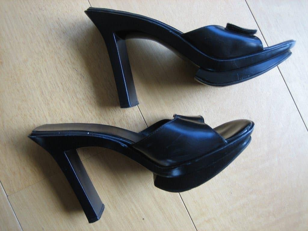 Zeer exclusieve zwart leren sandaaltjes PRADA 38 Snazzeys, Kleding | Dames, Slippers, Prada, Verzenden, Zwart
