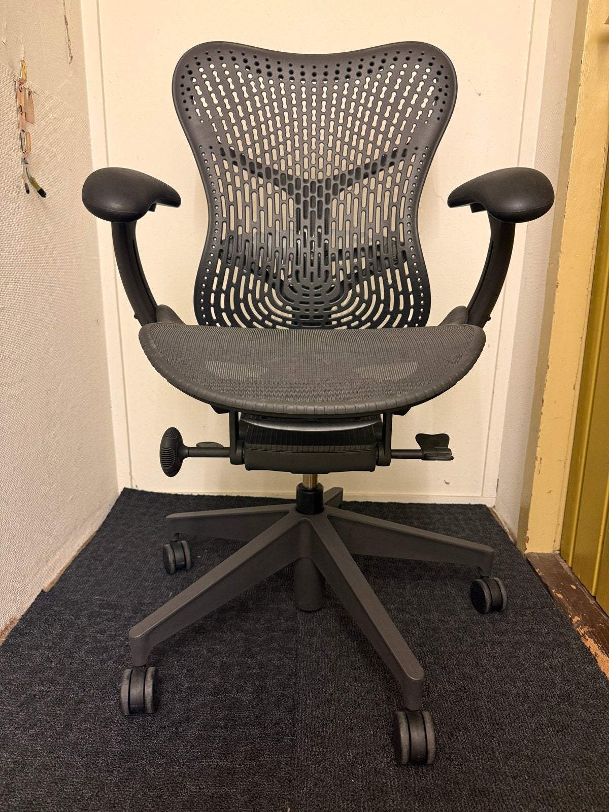 Herman Miller Mirra 2 Bureaustoel Graphite, Ophalen, Zwart, Zo goed als nieuw, Bureaustoel