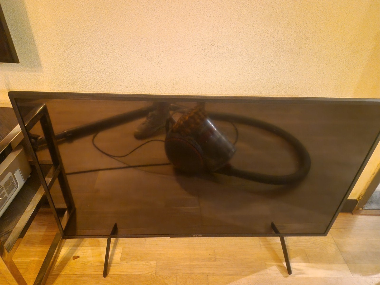 Titel: Sony Bravia 43 inch 4K Ultra HD Smart TV (KD-43X80J), Ophalen, Zo goed als nieuw, Vrijstaande haard, Elektrische haard