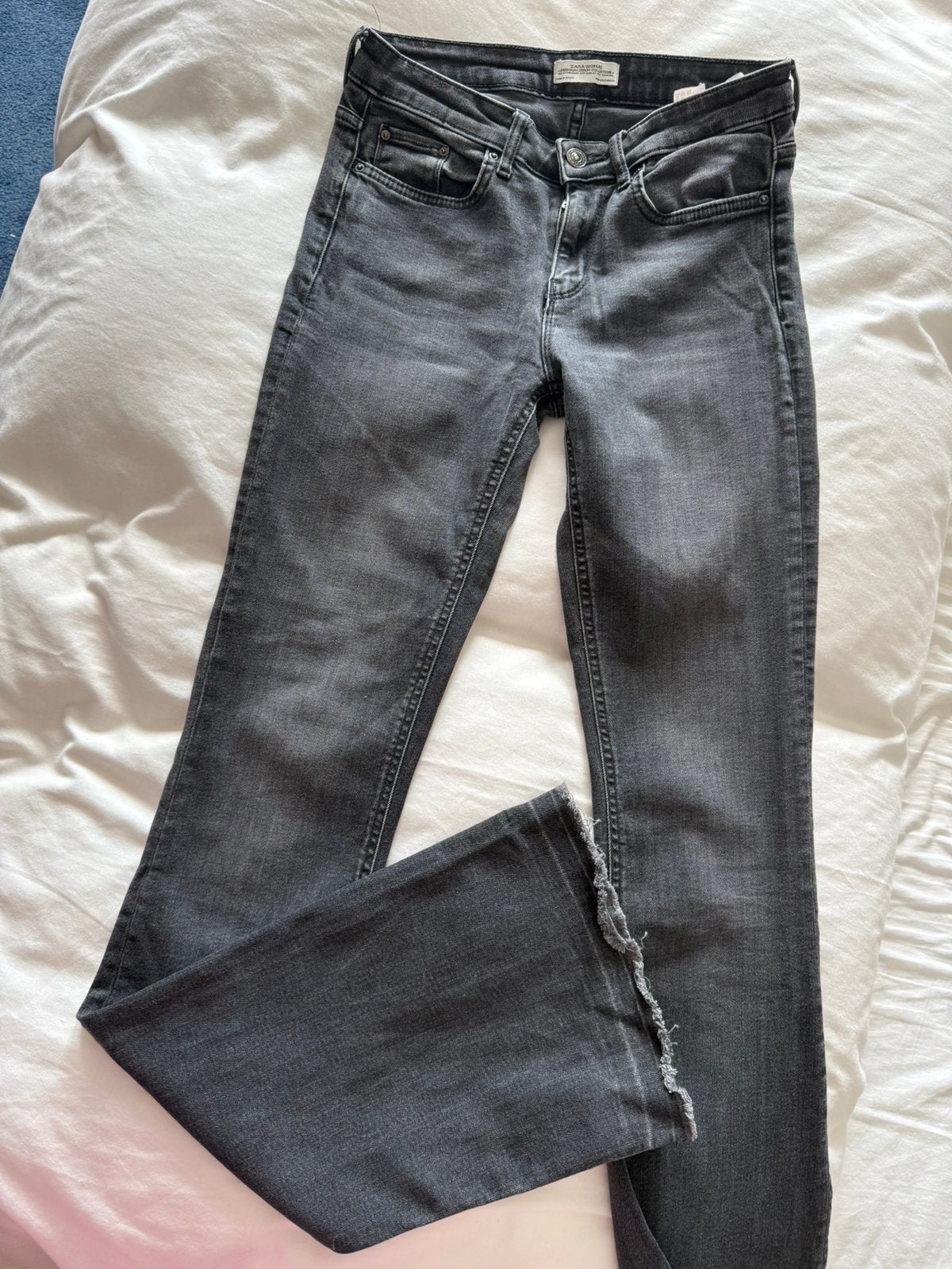 Zara zwarte flared jeans maat 34, Kleding | Dames, Ophalen of Verzenden, Gedragen, Zwart, W27 (confectie 34) of kleiner