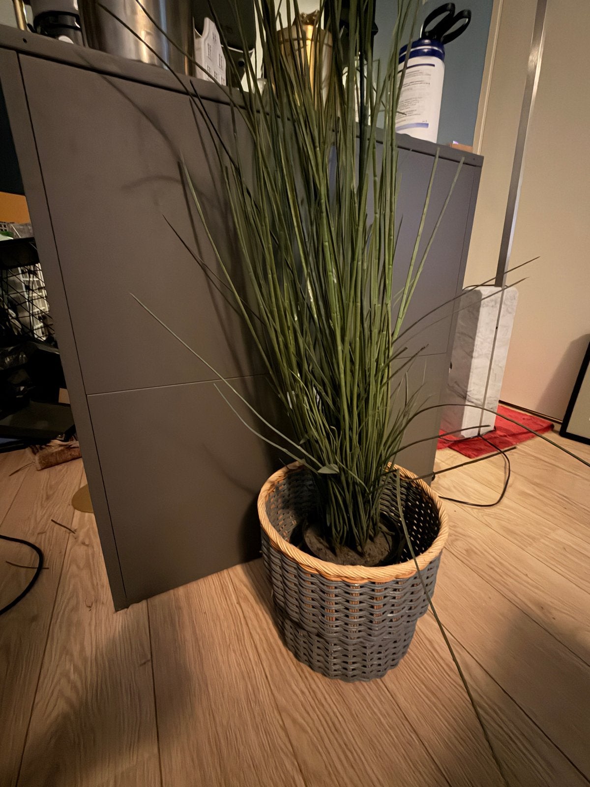 Grote kunstplant siergras met gevlochten mand, Ophalen, Binnen, Groen, Kunstplant