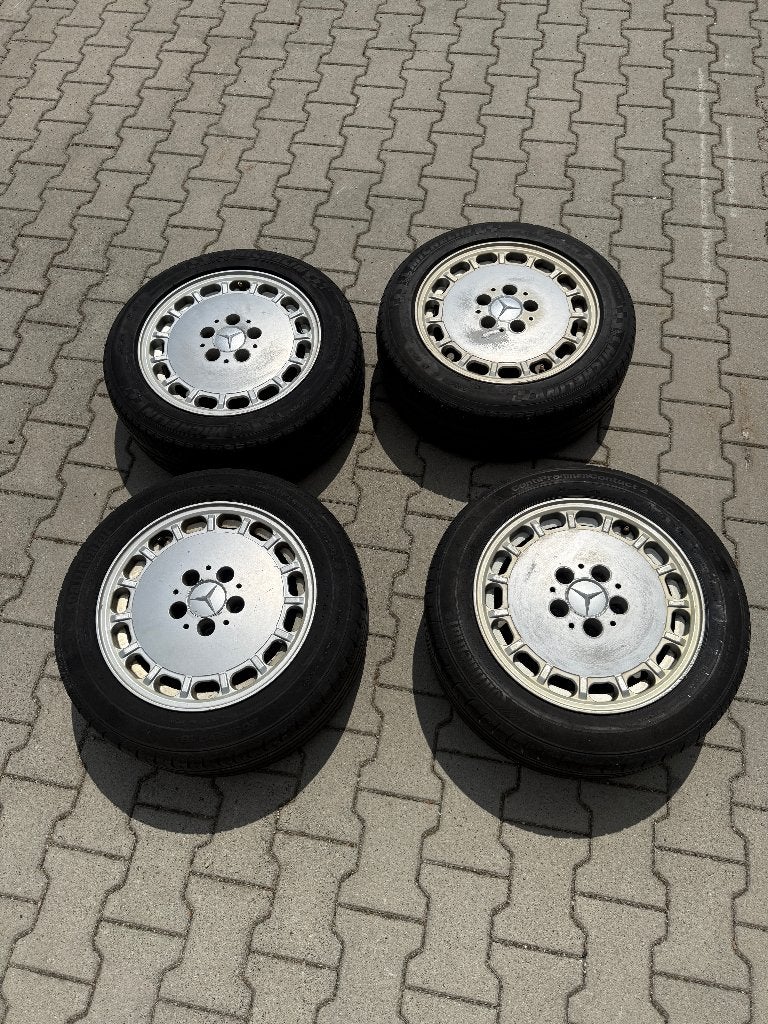 Set van 4x Mercedes-Benz Gullideckel 15 inch., Auto-onderdelen, Banden en Velgen, Ophalen, 15 inch, Banden en Velgen, Zomerbanden