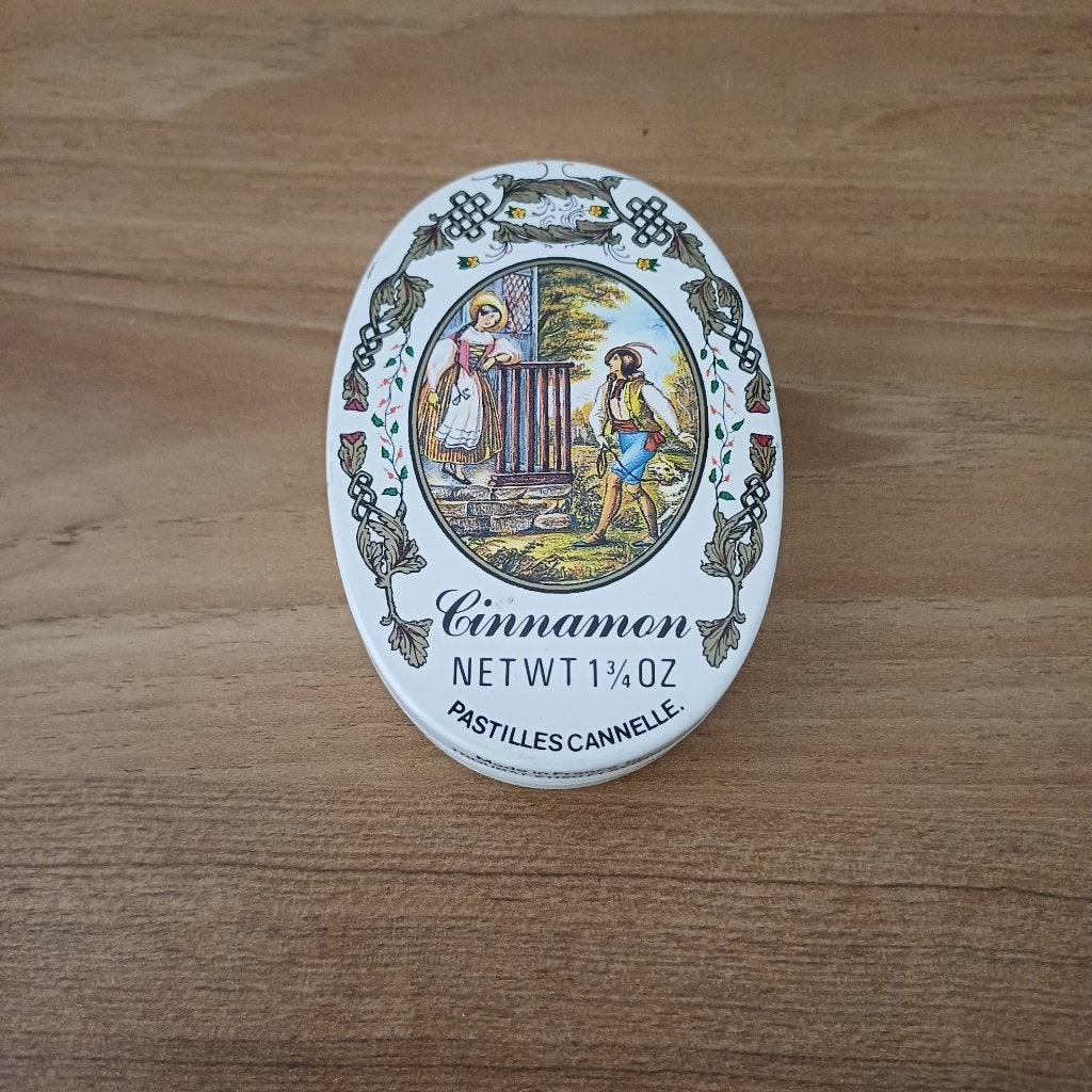 Vintage blikje met kaneelpastilles - Flavigny, Verzamelen, Ophalen of Verzenden, Gebruikt, Overige, Overige merken