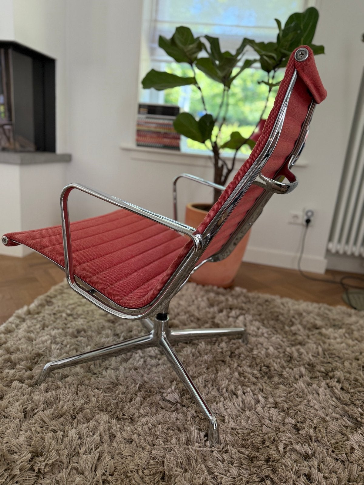 Vitra EA115 Fauteuil Hopsak Stof - Hella Jongerius Editie, Ophalen of Verzenden, Zo goed als nieuw, Rood, Eén