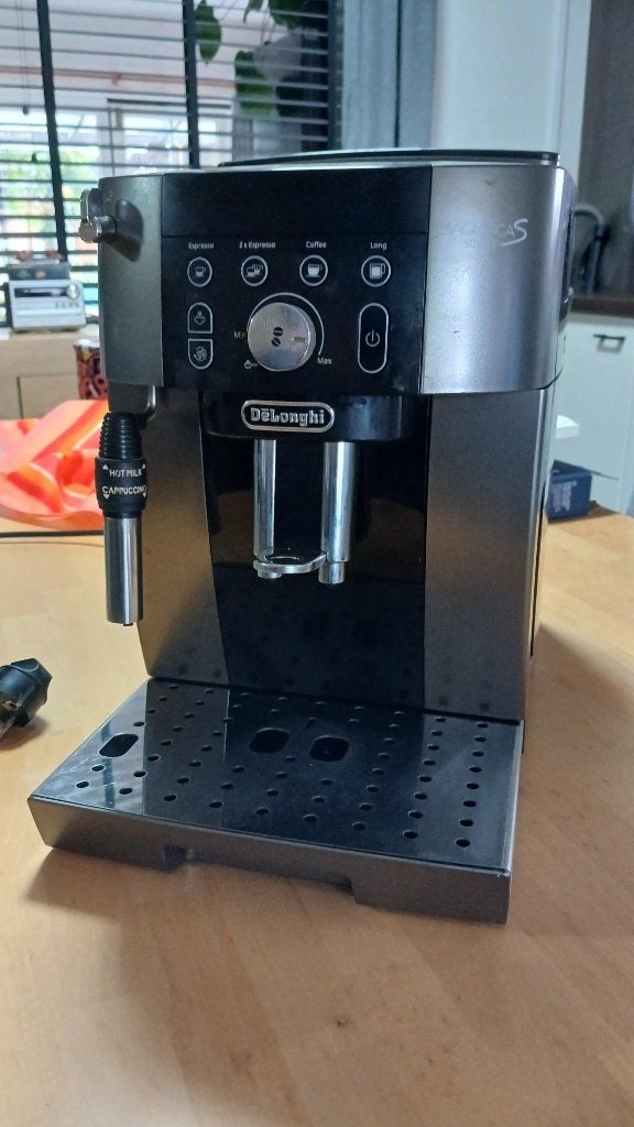 DeLonghi Magnifica S ECAM 22.110.B Espressoapparaat, Ophalen, Espresso apparaat, Koffiebonen, Zo goed als nieuw