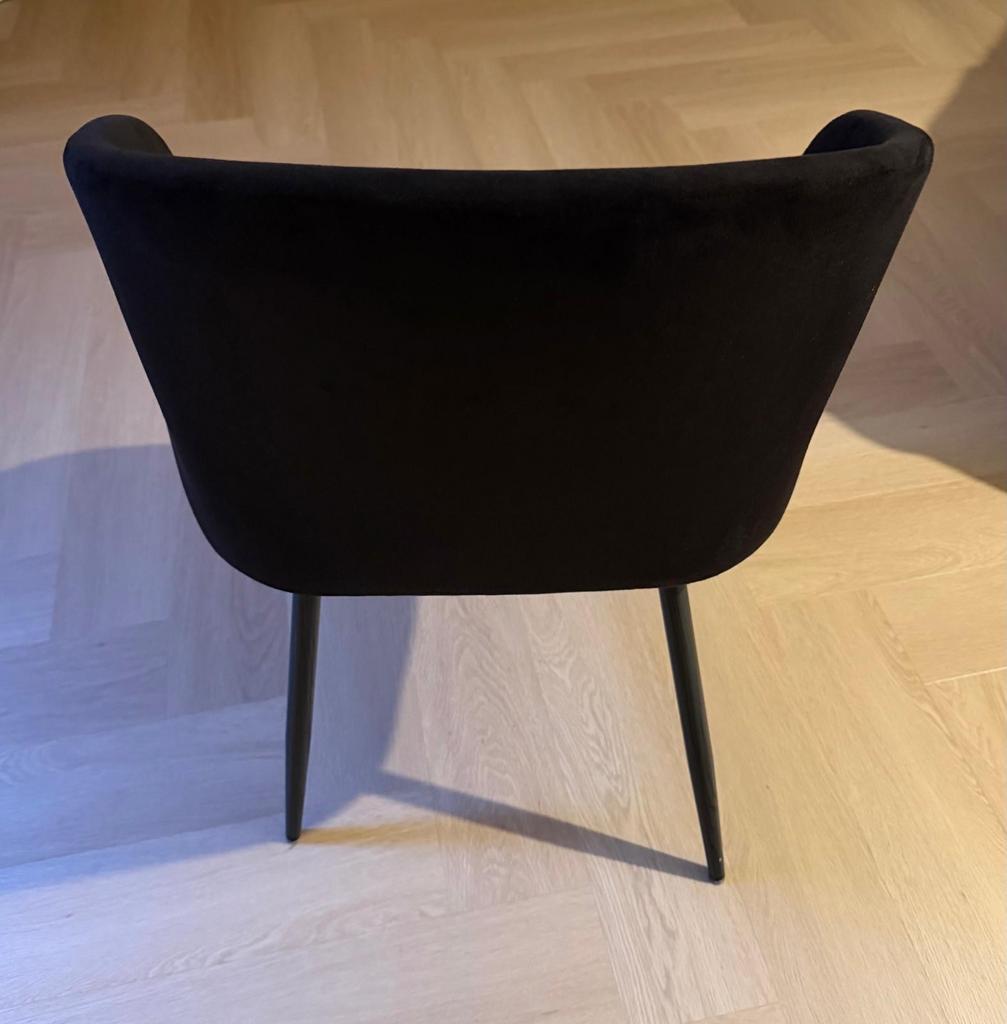 Stijlvolle Zwarte Fluweel Eetkamerstoel - Modern Design, Ophalen, Zwart, Zo goed als nieuw, Vier