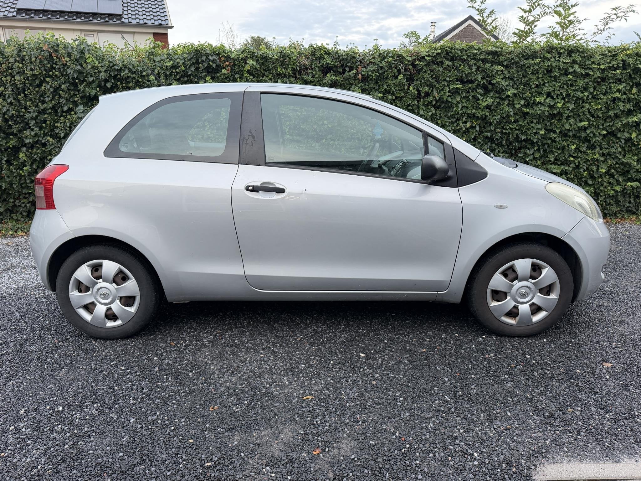 Toyota Yaris 1.0 VVTi Terra | Elekt. Ramen | Radio / CD | St, Voorwielaandrijving, 750 kg, Origineel Nederlands, Bedrijf
