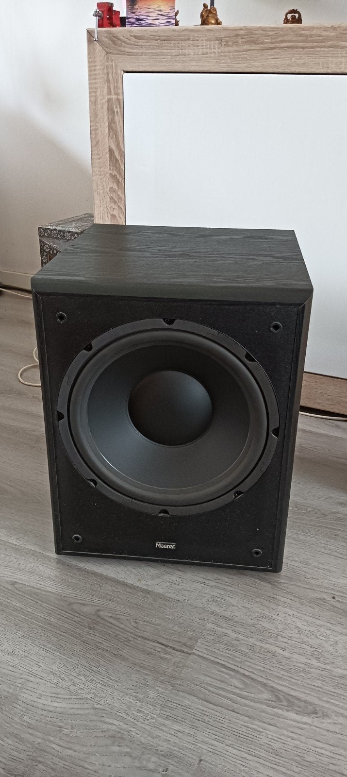 Subwoofer. MAGNAT