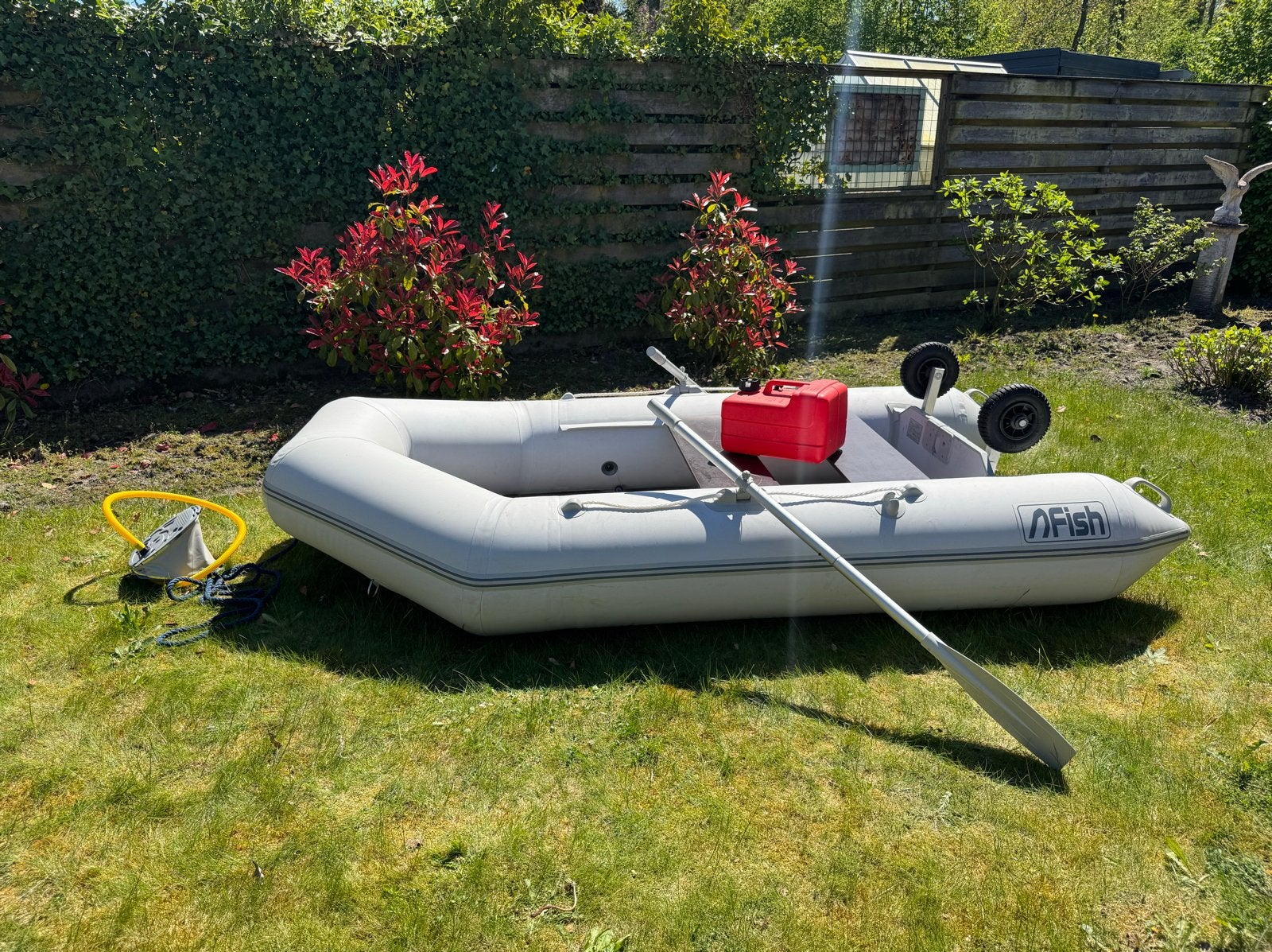 Mooie rubberboot Fish 2,70m met wieltjes, Watersport en Boten, Rubberboten, Gebruikt, Peddels, Hout, Ophalen