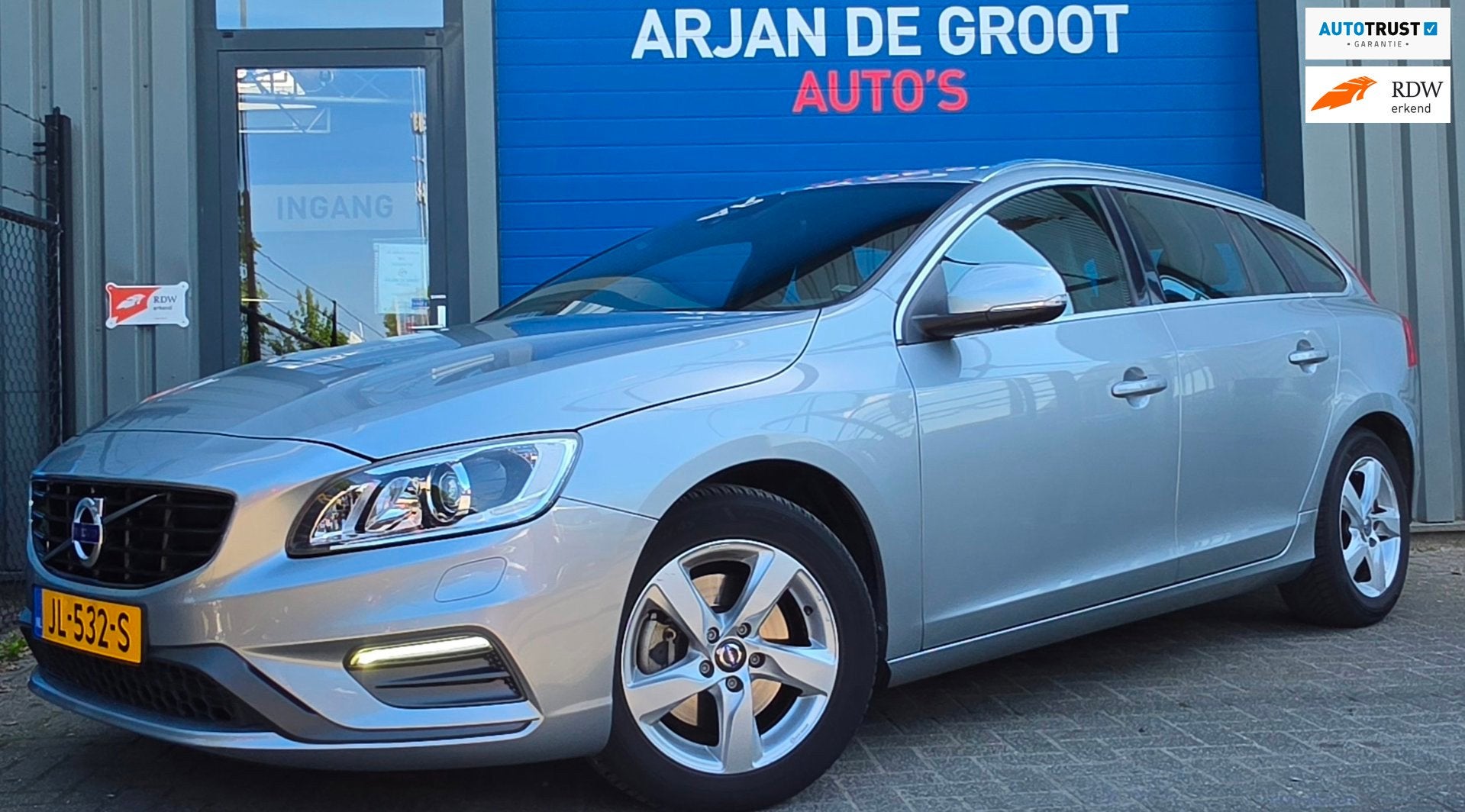 Volvo V60 1.5 T3 R- Design Navi Trekhaak Uniek! NAP!, 4 cilinders, Leder en Stof, Origineel Nederlands, 152 pk