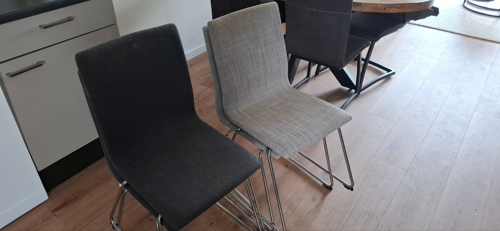 Eetstoelen zijn nog goed, Ophalen, Nieuw, Eén