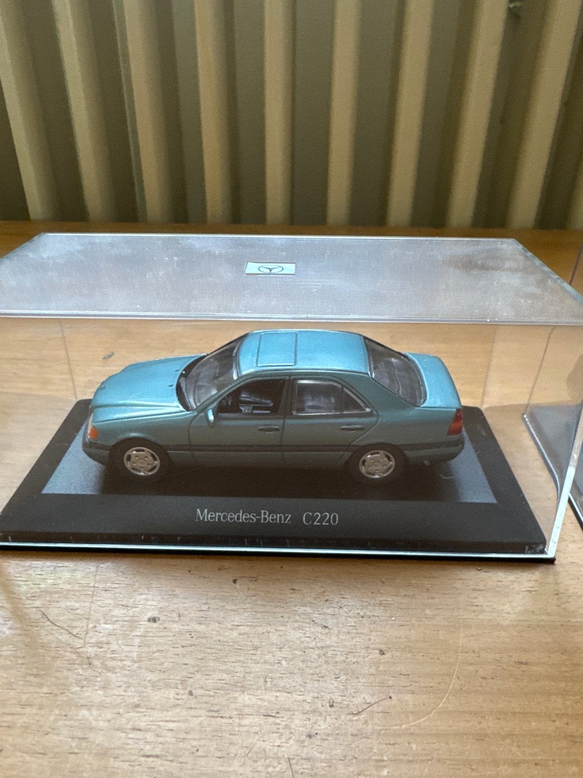 2 zeldzame Minichamps Mercedes C220 1:43 schaalmodellen, Ophalen of Verzenden, Zo goed als nieuw, Auto, MiniChamps