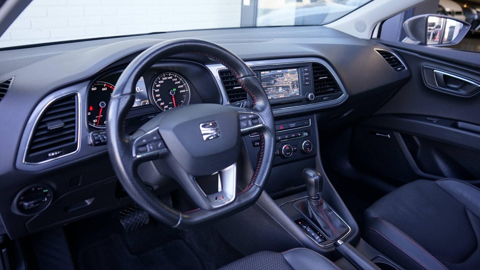 Seat Leon ST 1.8 TSI FR 180 Pk DSG-CLIMA-CRUISE-NAVI-PANORAM, Auto's, Gebruikt, Zwart, 4 cilinders, Leon