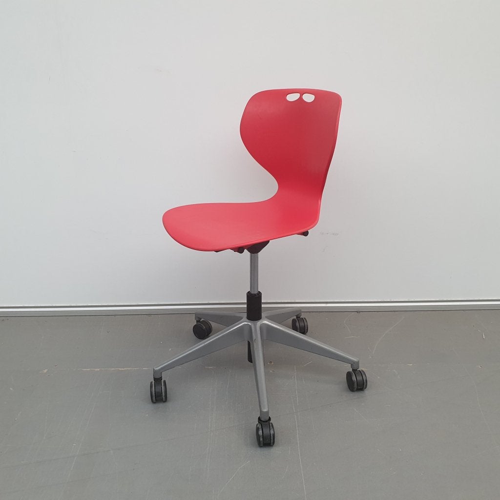 Ahrend 450 Merryfair bureaustoel / schoolstoel - rood kunst, Huis en Inrichting, Apple, Gebruikt, Support@apple.com, Apple Park Way, Cupertino, California