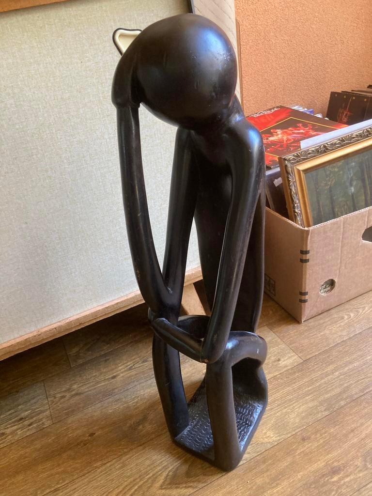 Houten beeld 'De Denker' - Modern en expressief, Antiek en Kunst, Kunst | Beelden en Houtsnijwerken, Ophalen of Verzenden, Handgemaakt