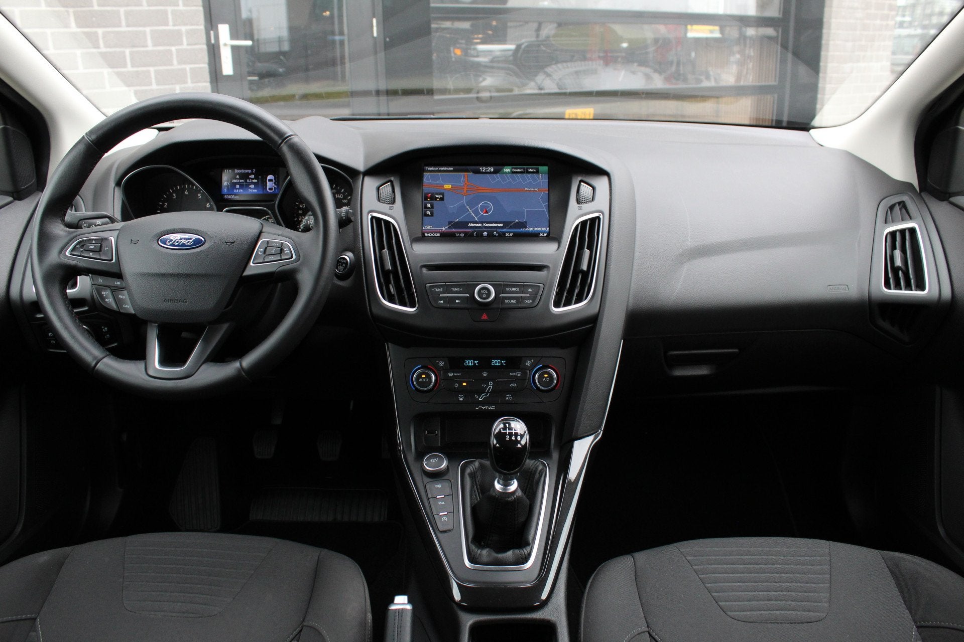 Ford Focus 1.0 Titanium Edition / Navigatie / PDC / N.A.P., Dealer onderhouden, Stof, Gebruikt, Met garantie (alle)