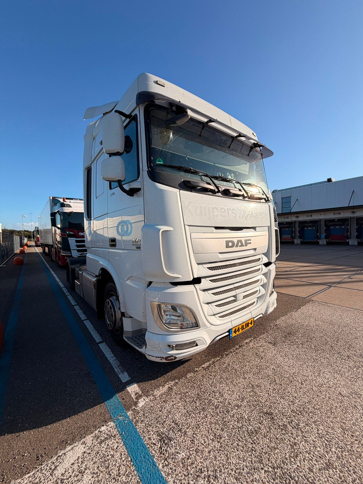 DAF XF 460 FT Lowdeck 2017 | Retarder | ACC | Lane Assist, Auto's, Vrachtwagens, Automaat, Wit, Leder, Diesel