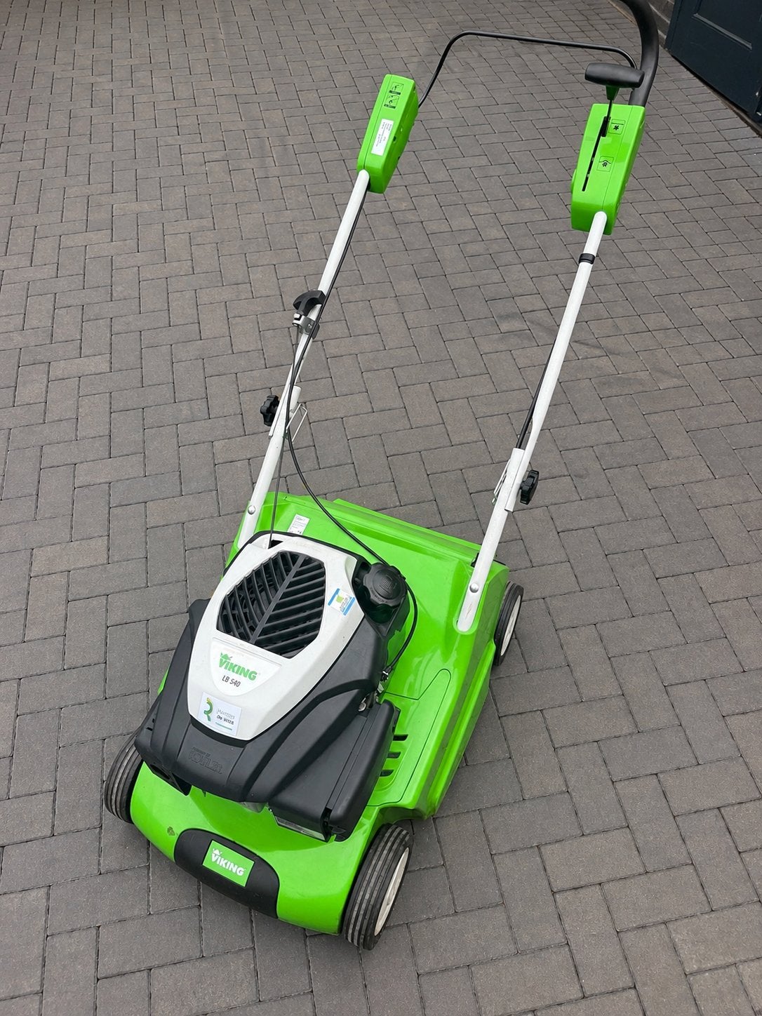 Verticuteermachine 38cm breed, 25mm diep - Te huur, Ophalen, Nieuw, Benzine