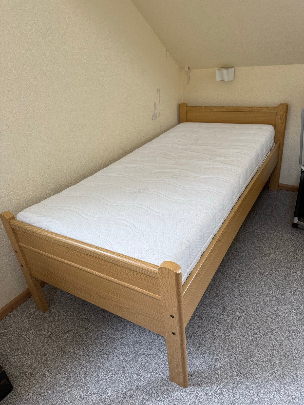 Comfortabel Seniorenbed met Matras - Zo goed als nieuw, Ophalen, 90 cm, Eenpersoons, Bruin
