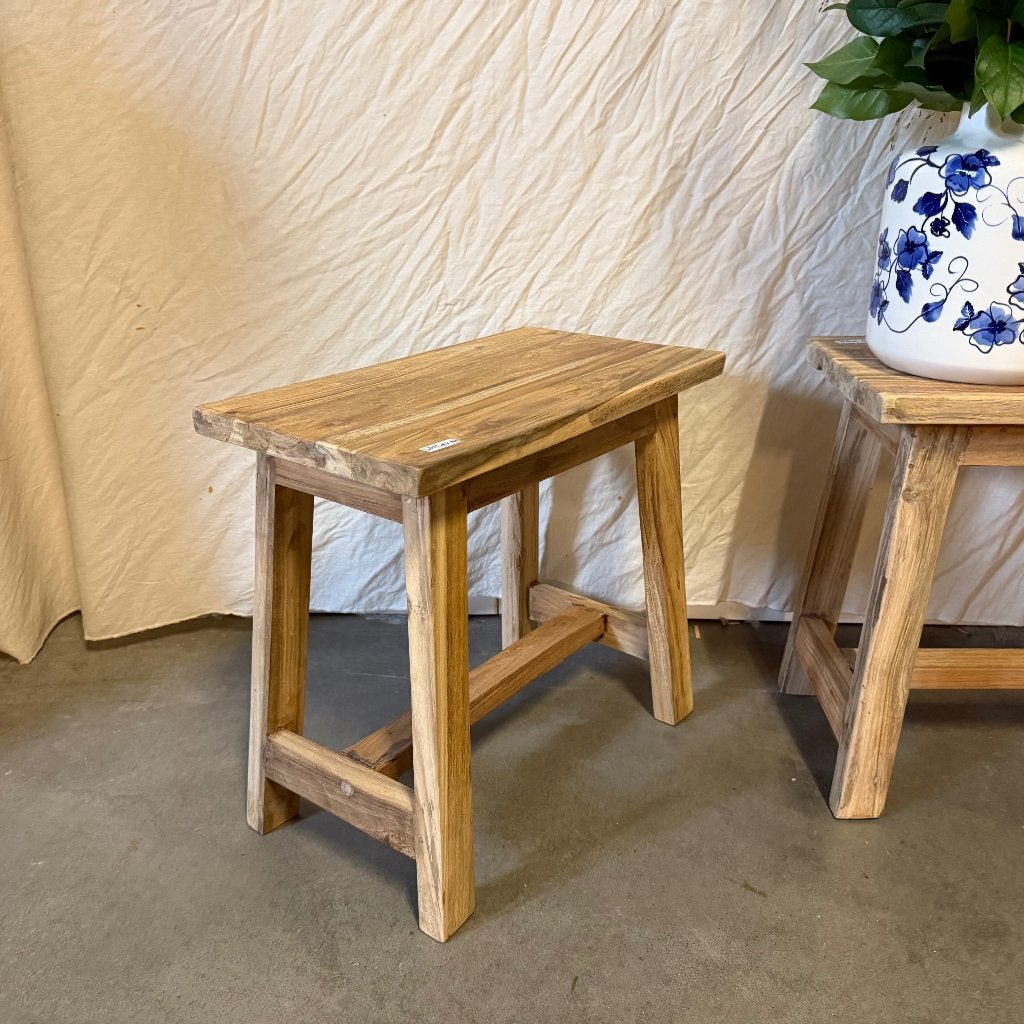 Robuust krukje - massief teak - TTM Wonen, TTM Wonen, Meubels – (Perzische) Tapijten en Woonaccessoires, Taag 63, 2491 CS, Den Haag (Forepark)