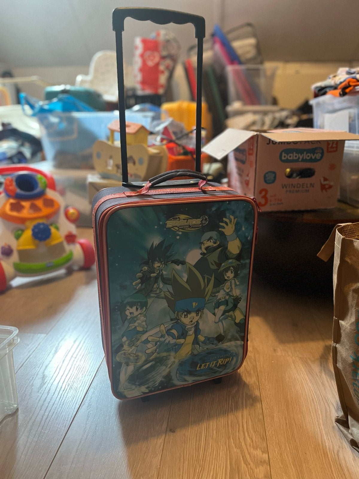 Beyblade kinderkoffer met wieltjes en uitschuifbare handgree, Ophalen, 40 tot 60 cm, Gebruikt, 55 tot 75 cm