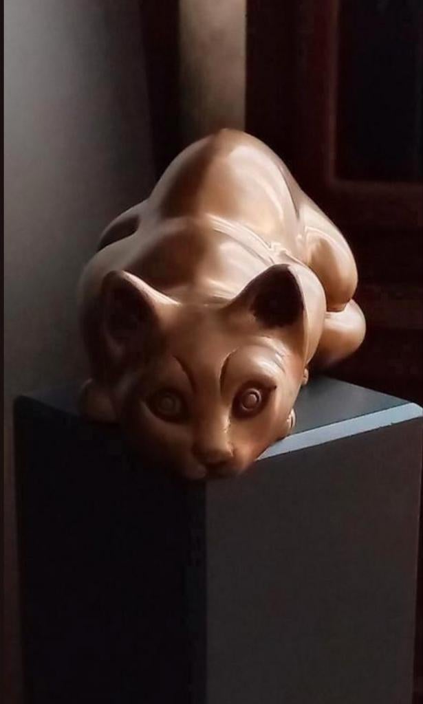 Bronzen beeld kat staat los op hardsteen sokkel, Ophalen of Verzenden