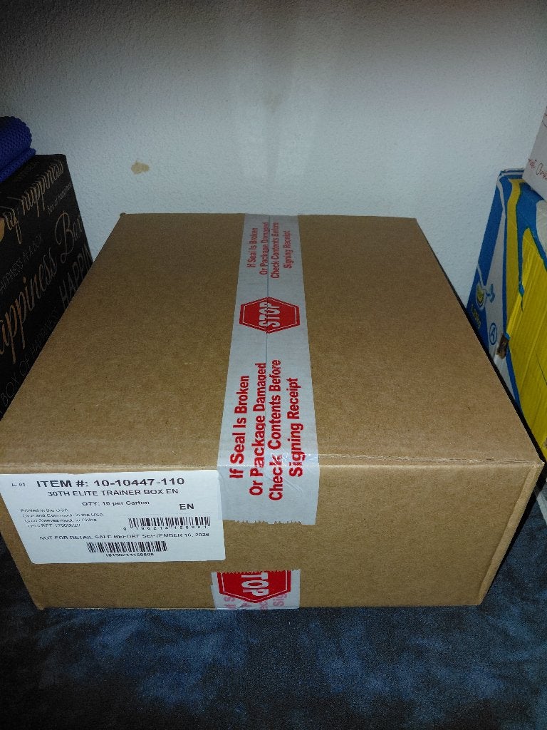 Pokémon 30th Celebration Elite Trainer Box Case (ETB) 10 X, Ophalen, Nieuw, Meerdere kaarten, Foil
