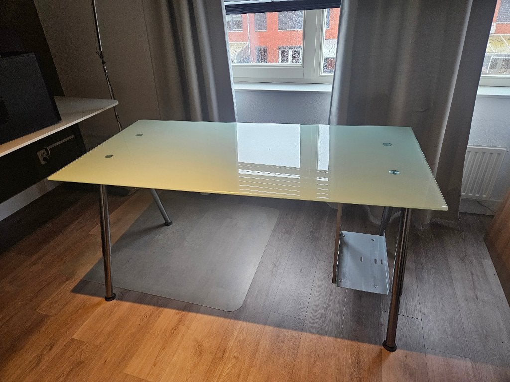 Glazen bureau met metalen poten, Ophalen, 160 cm, Gebruikt, IKEA