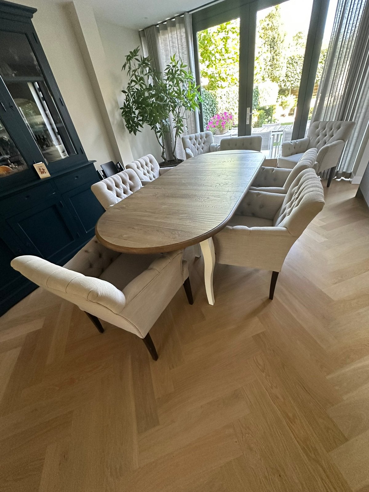 Houten eettafel met sierlijke poten, Ophalen, Gebruikt, Romantisch