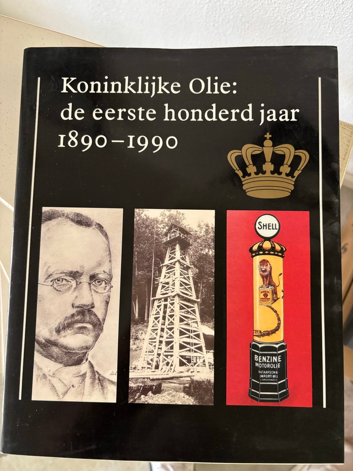 Koninklijke Olie: de eerste honderd jaar 1890-1990, Ophalen of Verzenden, 20e eeuw of later, Gelezen