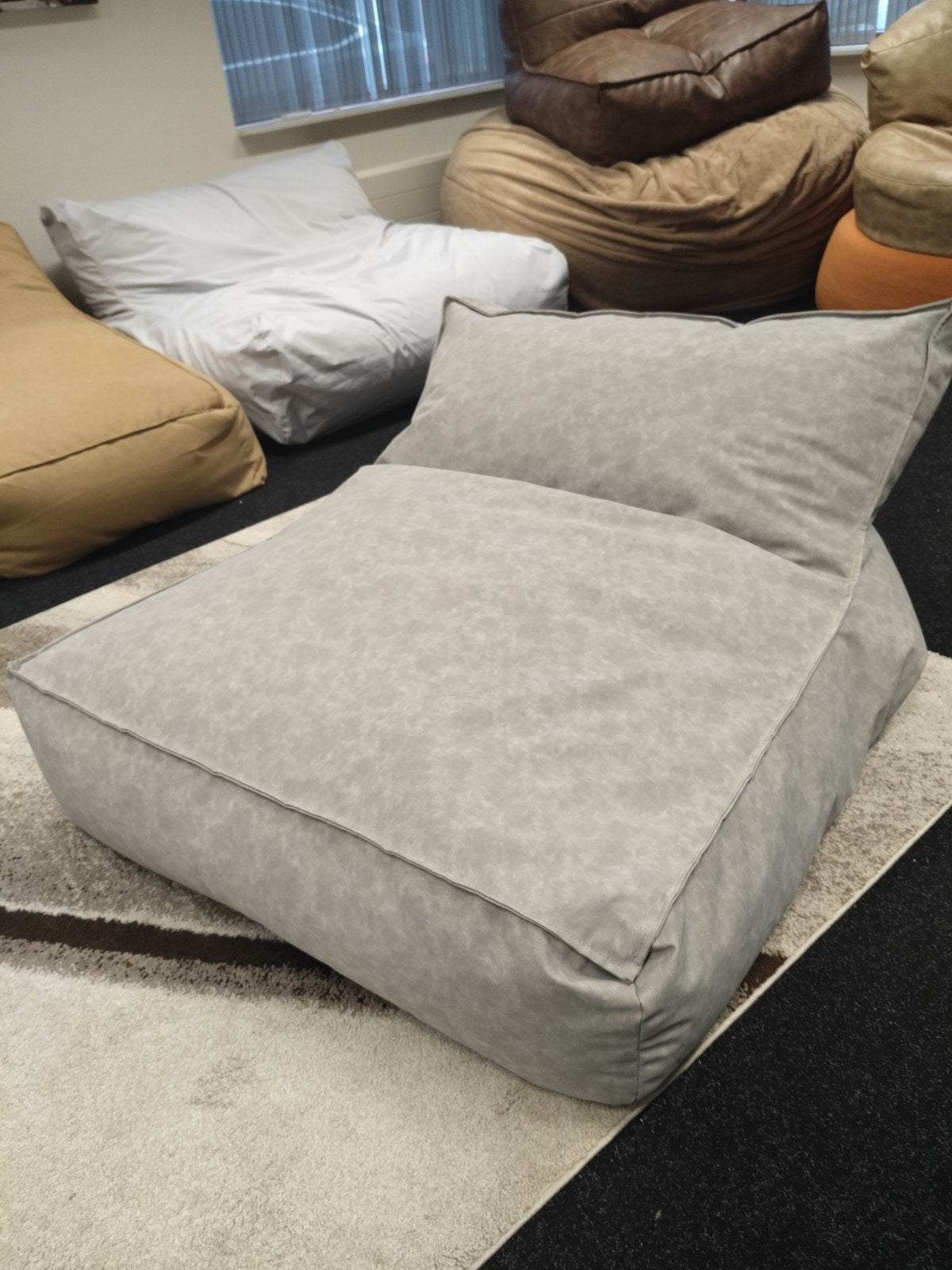 Nieuwe grijze ligzak lounge ding, Ophalen of Verzenden