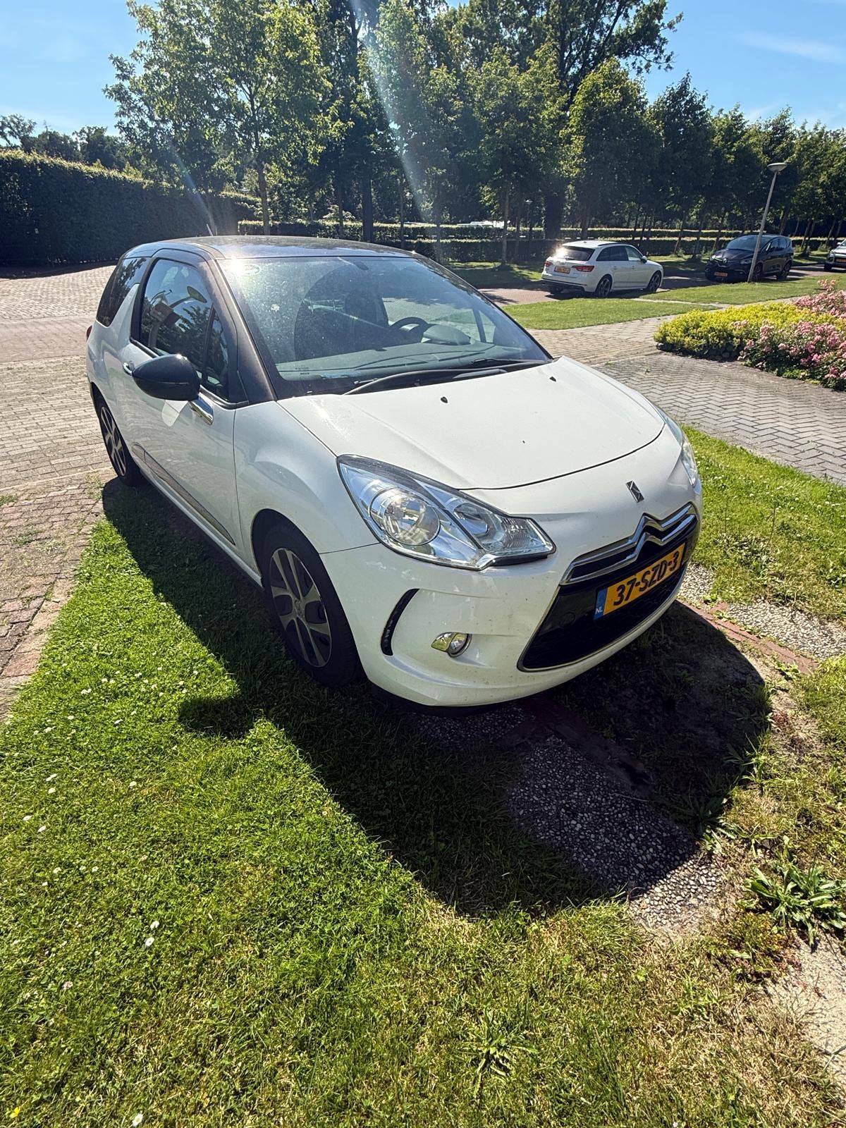 Citroën DS3 1.6 e-hdi  2012 Wit, Auto's, Citroën, Voorwielaandrijving, 28 km/l, Zwart, 4 cilinders
