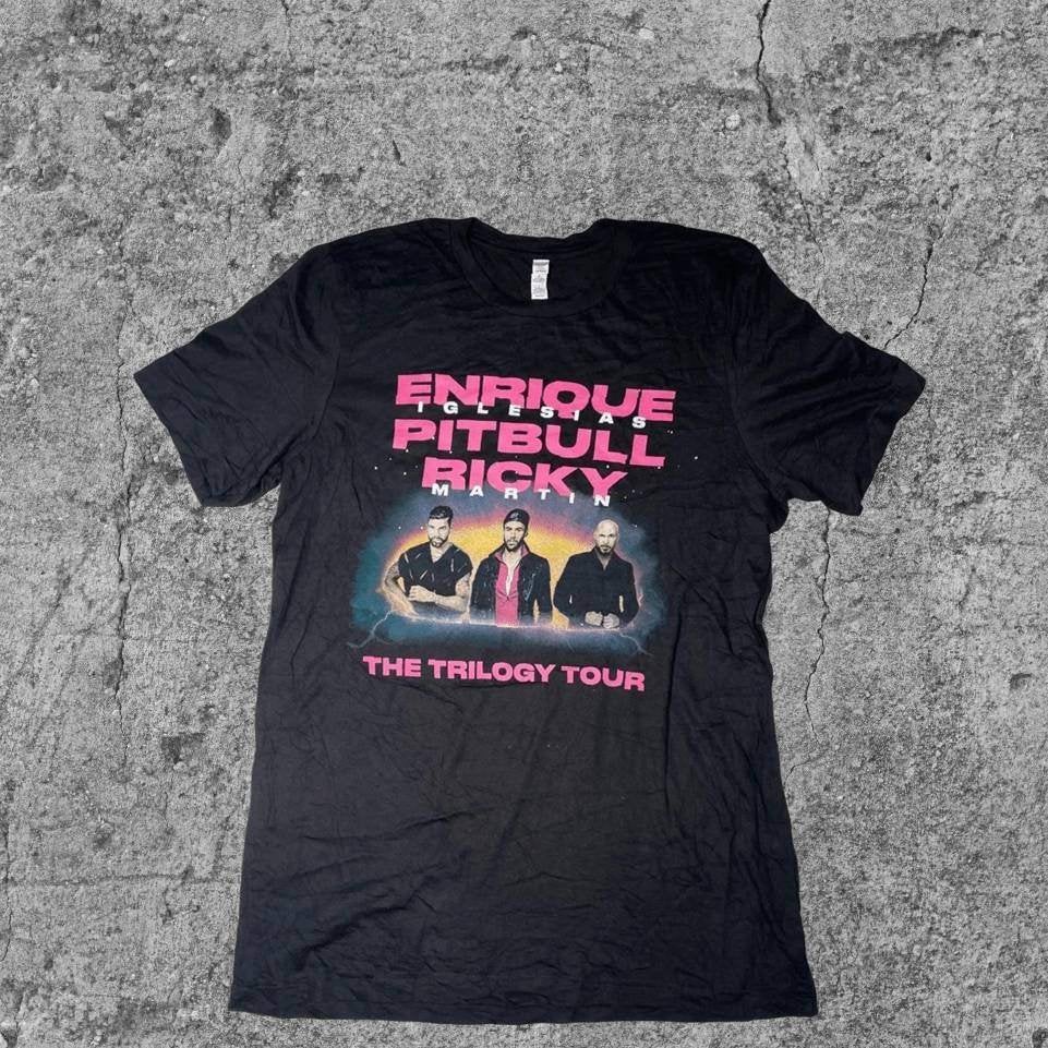 Tour T-shirt: Enrique Iglesias, Pitbull  Ricky Martin T-204, Maat 52/54 (L), Info@livenationmerch.com, Verzenden, 7060 Hollywood Blvd, Los Angeles, CA 90028, USA