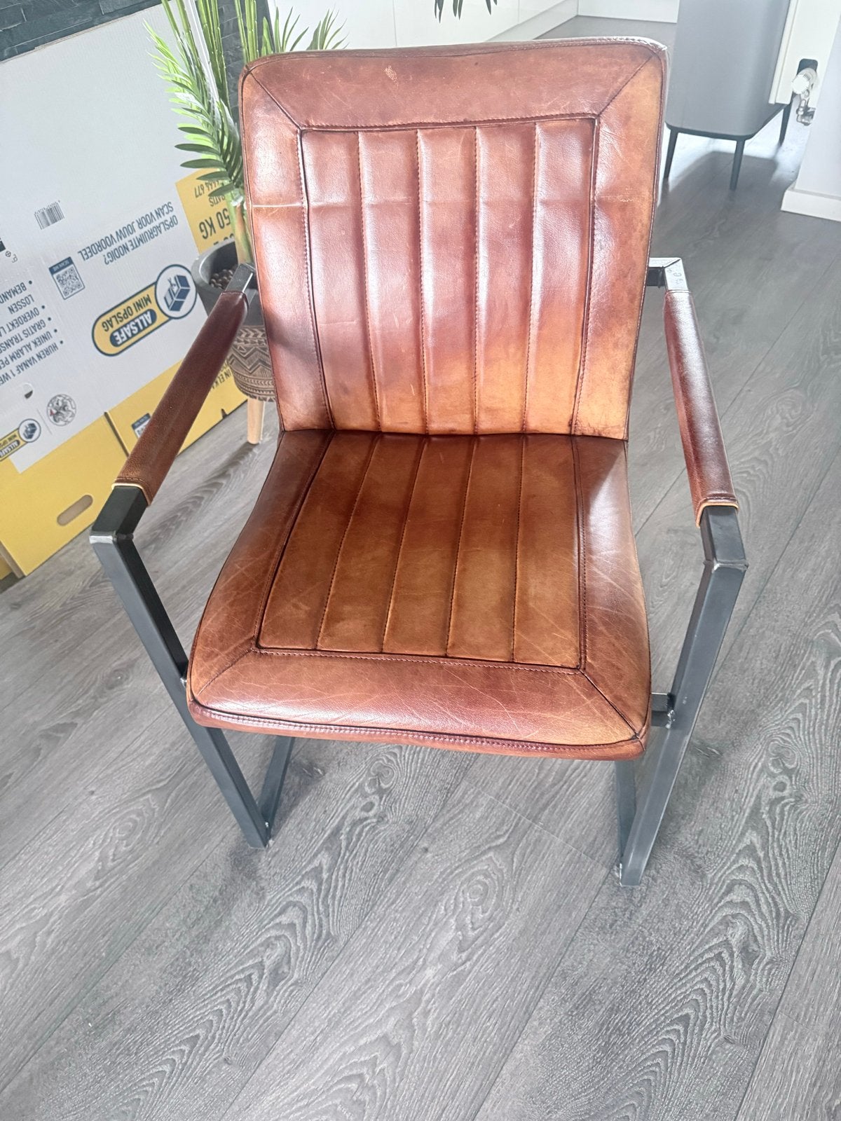 Leren eetkamerstoelen met metalen frame, Huis en Inrichting, Ophalen, Gebruikt, Bruin, Leer