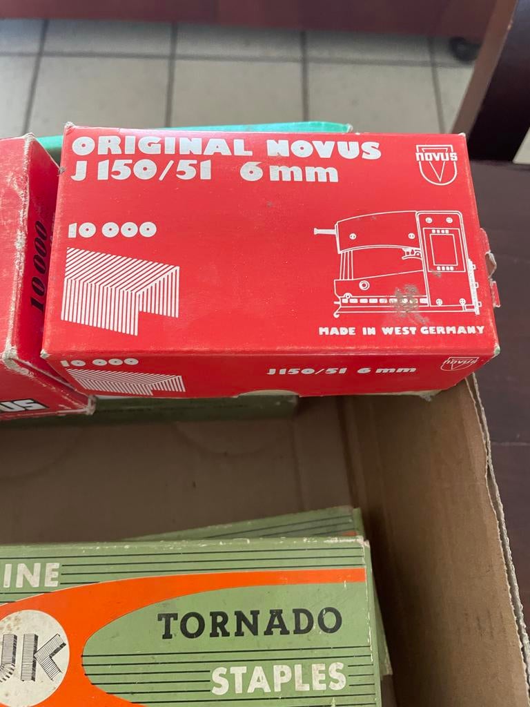 Nietjes/nieten - Novus en Tornado (diverse maten), Doe-het-zelf en Verbouw, Minder dan 25 mm, Overige typen, Ophalen of Verzenden