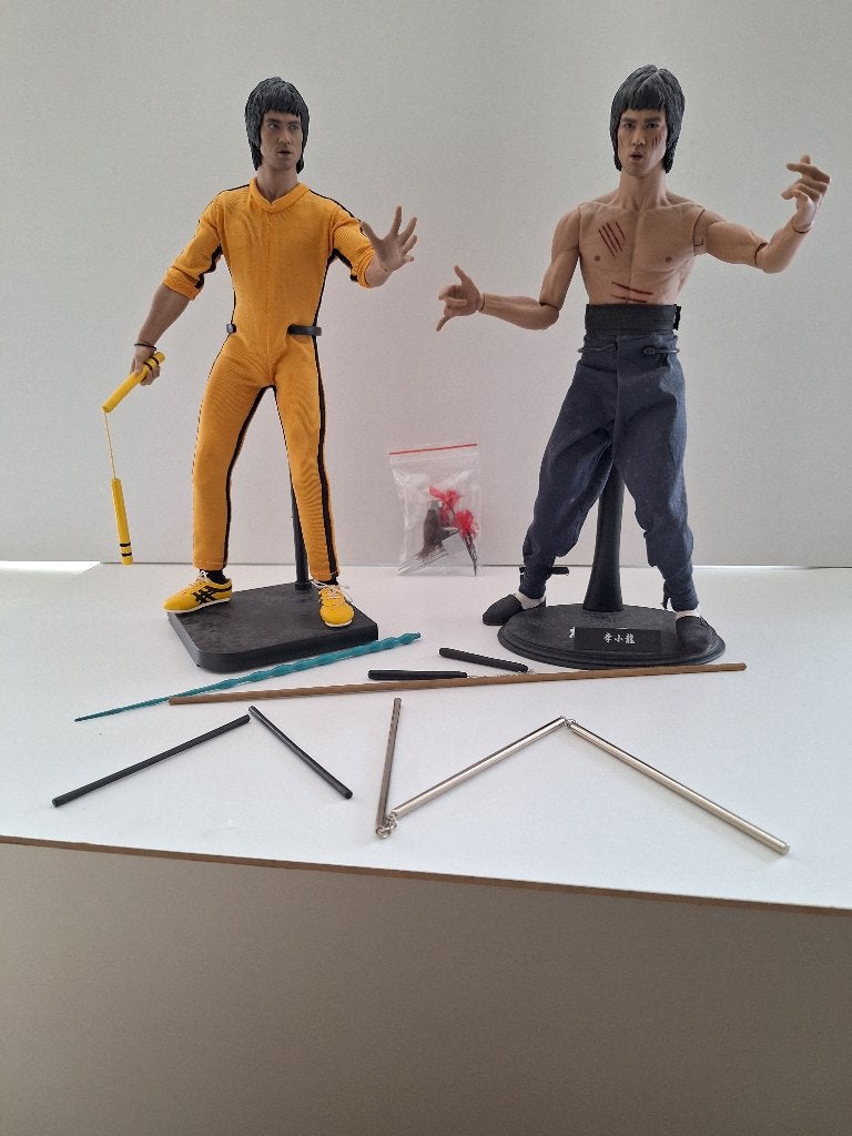 Hot Toys Bruce Lee met 2e figuur 1:6, Ophalen of Verzenden, Zo goed als nieuw, Film, Beeldje, Replica of Model
