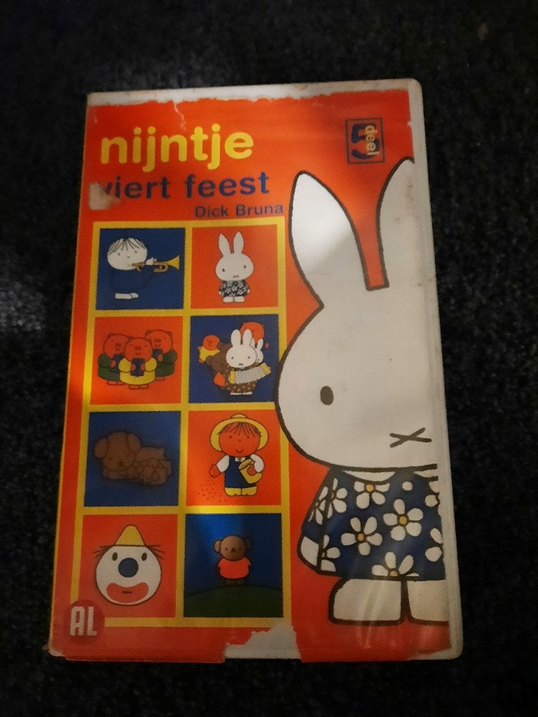 NIJNTJE VIERT FEEST! Leuke Tekenfilm van Dick Bruna Op VIDEO, Tekenfilm, Verzenden, Alle leeftijden, Zo goed als nieuw