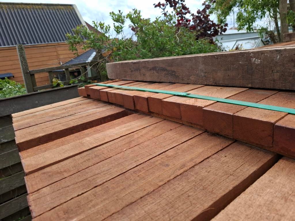 Partij 17 st hardhout palen balken 280 cm bezorgen mogelijk, Ophalen, Nieuw