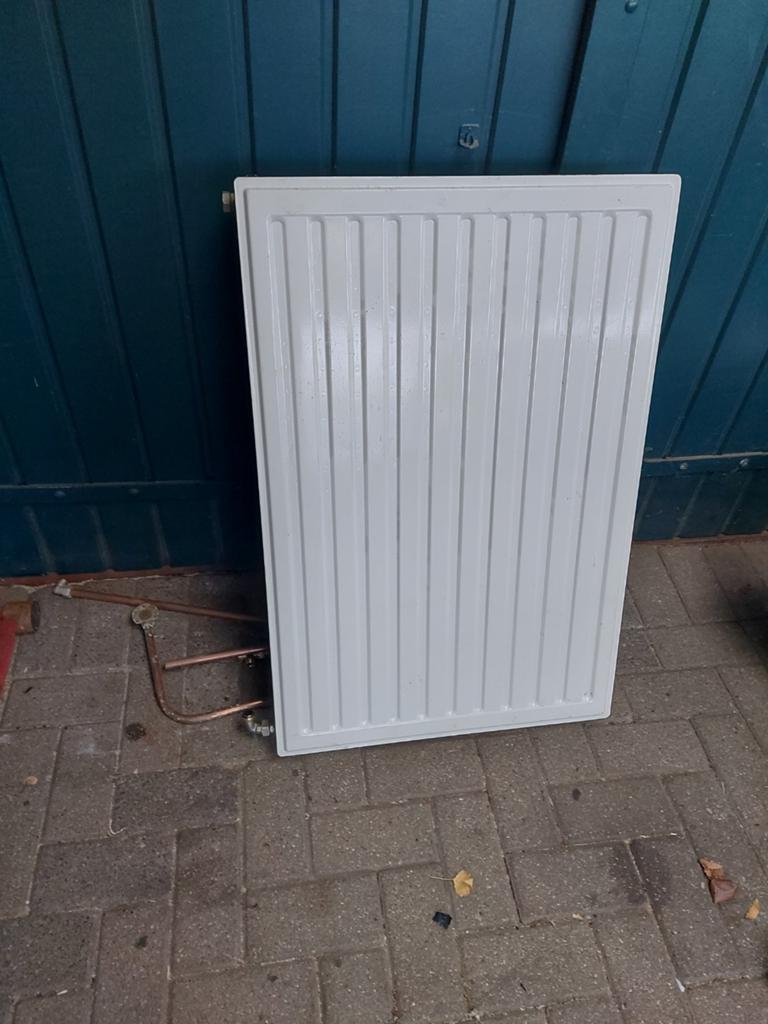 Gebruikte radiator, perfect voor kleine ruimtes, Doe-het-zelf en Verbouw, Verwarming en Radiatoren, Ophalen, 30 tot 80 cm, Gebruikt