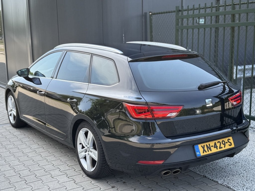 Seat Leon ST 1.5 TSI FR XENON | LANE | CRUISE | ELEK PAKKET, Auto's, Automaat, 4 cilinders, Leon, Zwart