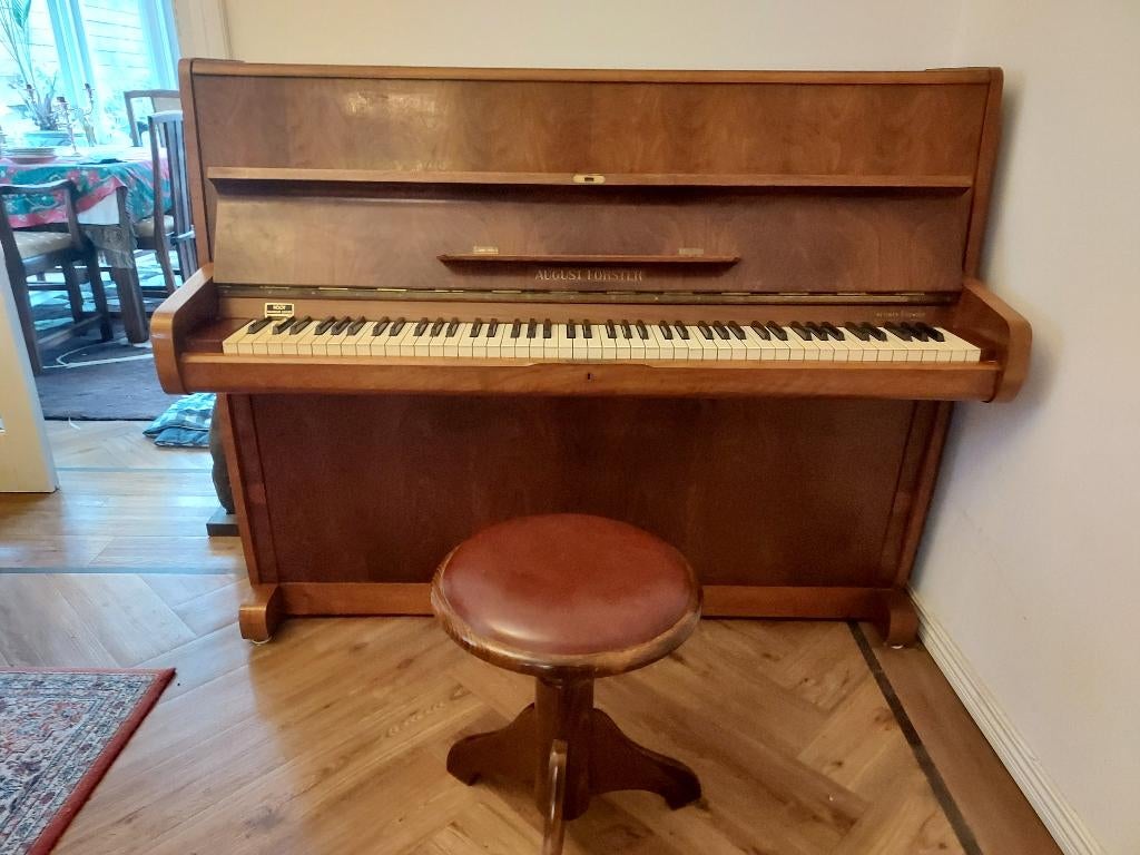 August Förster piano in goede staat, Muziek en Instrumenten, Piano's, Ophalen, Gebruikt, Bruin, Piano